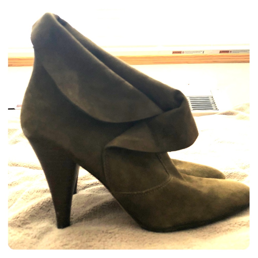 VIA SPIGA OLIVE SUEDE HEEL BOOTS SZ 9 Barely Worn